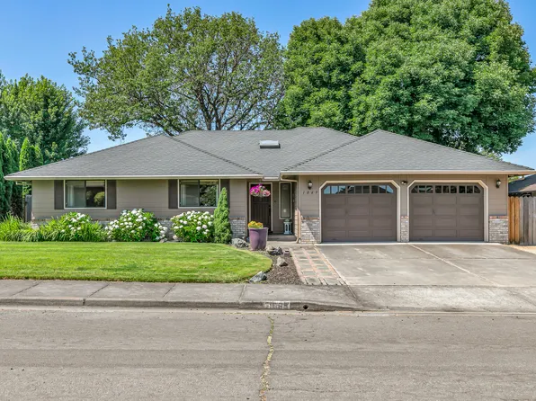 1869 Canyon Ave, Medford, OR 97504