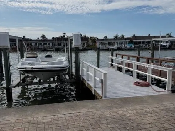 582 Boca Ciega Point Blvd N, Saint Petersburg, FL 33708