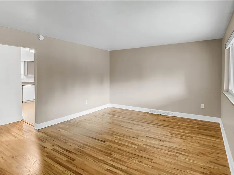 5423 S Fox St — Photo 3