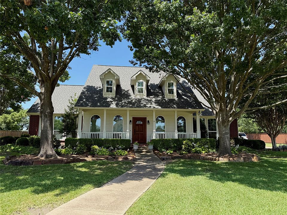 1st image of 425 Chippendale Dr