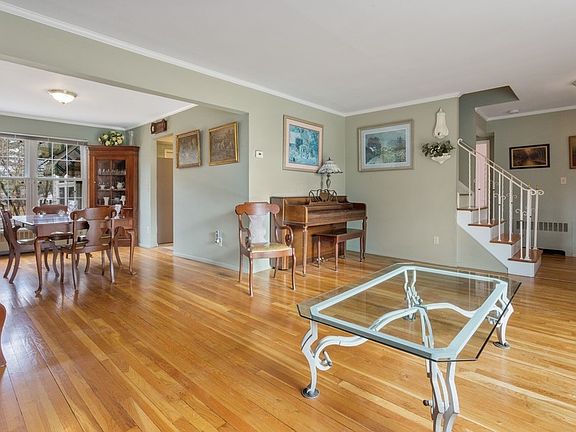 4th image of 137 Brook St