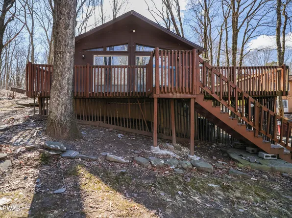 124 Fawn Lake Dr, Hawley, PA 18428