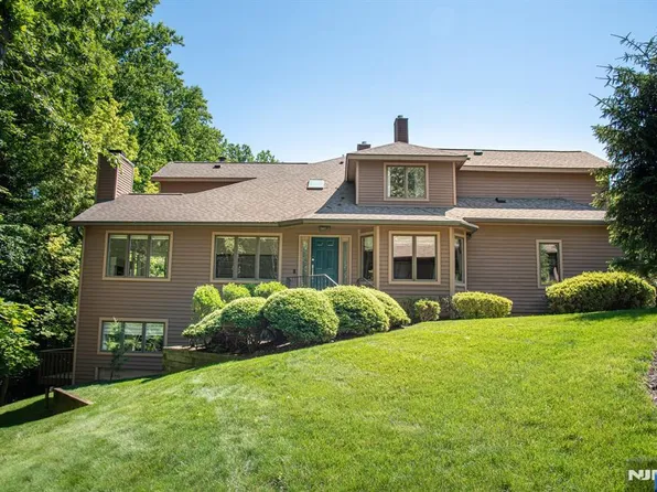 23 Lakeview Dr, Old Tappan, NJ 07675