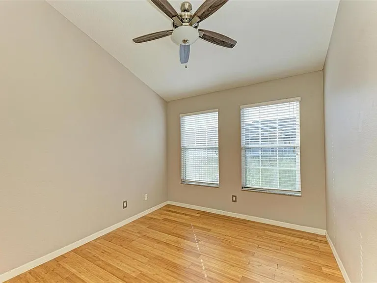 3047 Pointeview Dr — Photo 28