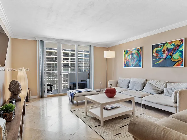 5825 Collins Ave #9C — Photo 1