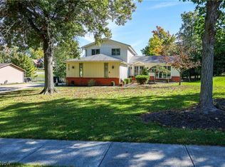 8780 Oakwood Ln, North Royalton, OH 44133