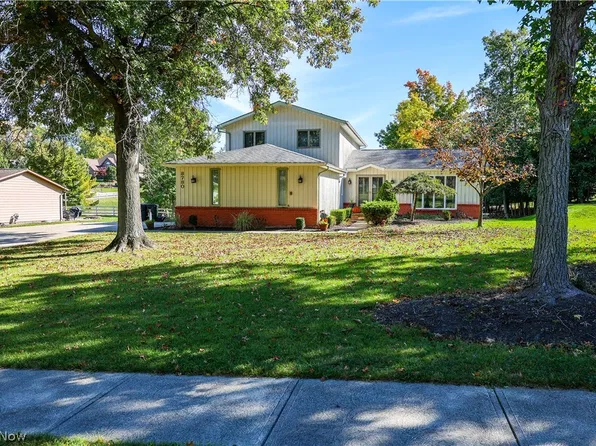 8780 Oakwood Ln, North Royalton, OH 44133