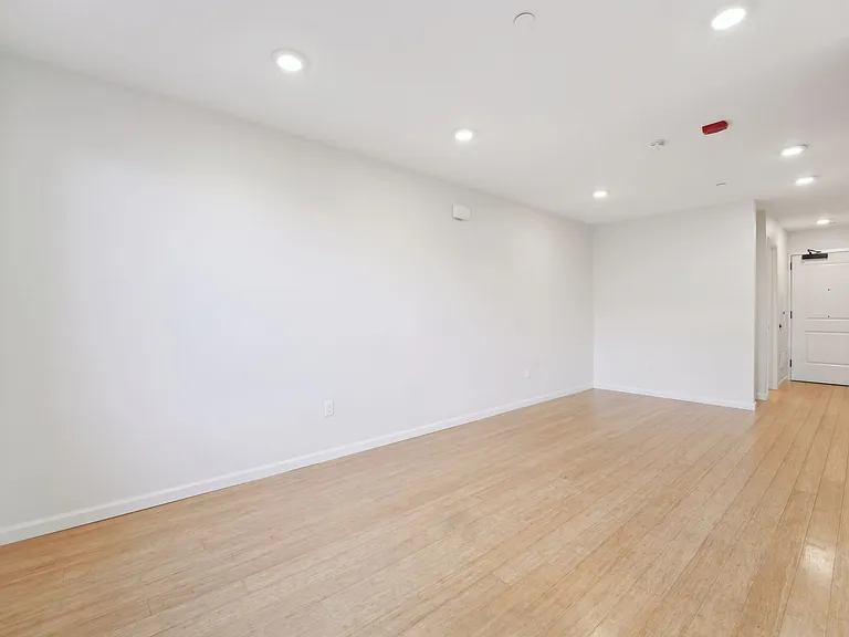 Addison Arts Apartments — Photo 120