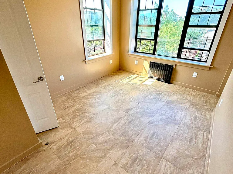 18-15 Everdell Ave #2C — Photo 2