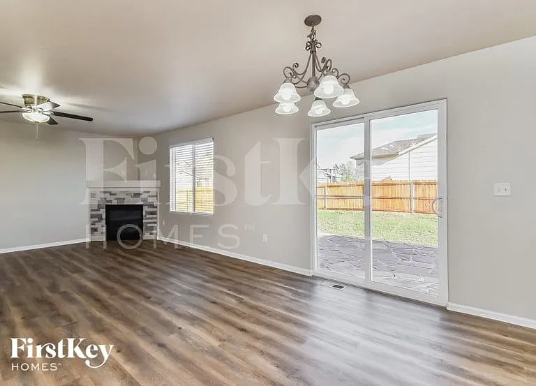 7606 Sistine Ln — Photo 5