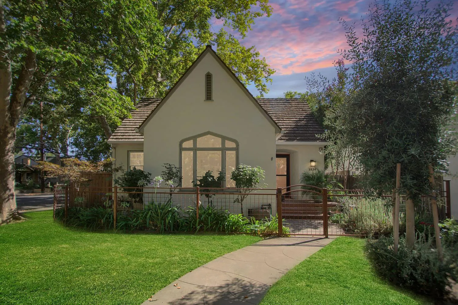 1836 Beverly Way photo 1