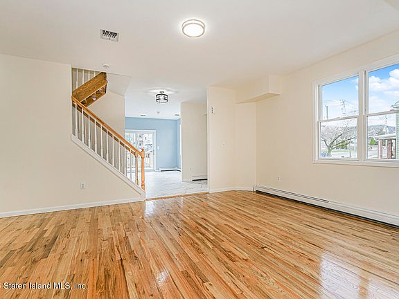 5th image of 4 Wood Ln