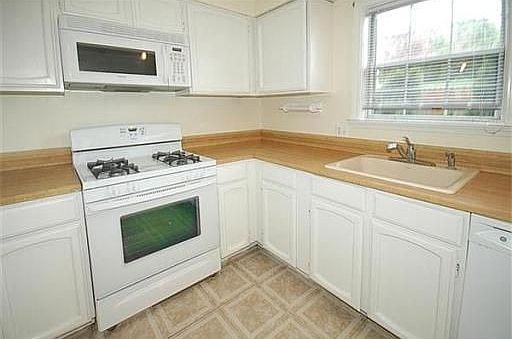 3rd image of 11 Pamela Ln