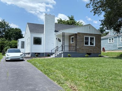 589 South Quaker Lane, West Hartford, CT, 06110