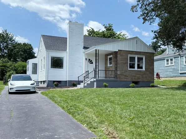 589 South Quaker Lane, West Hartford, CT 06110