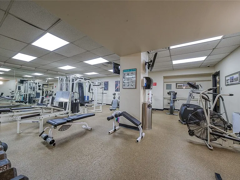 320 Fort Duquesne Blvd #4E — Photo 41