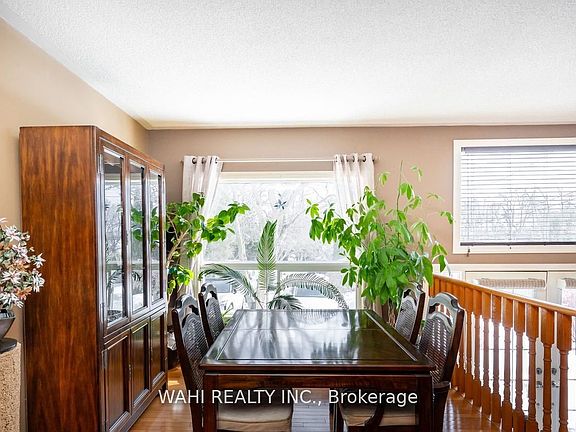 4th image of 1336 Maple Rd