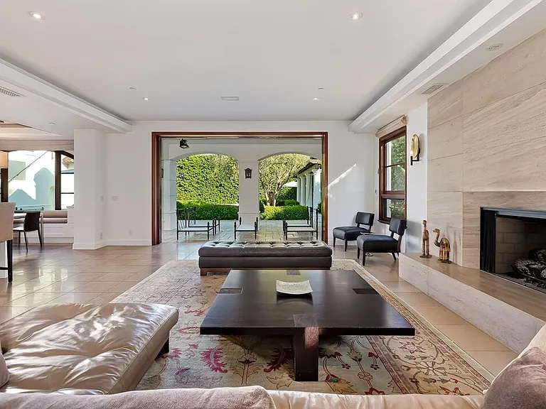 2134 La Mesa Dr — Photo 17