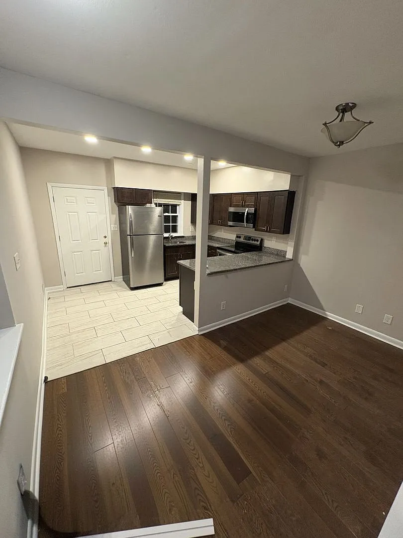 2 Bed 2 Bath With Basement — Photo 4