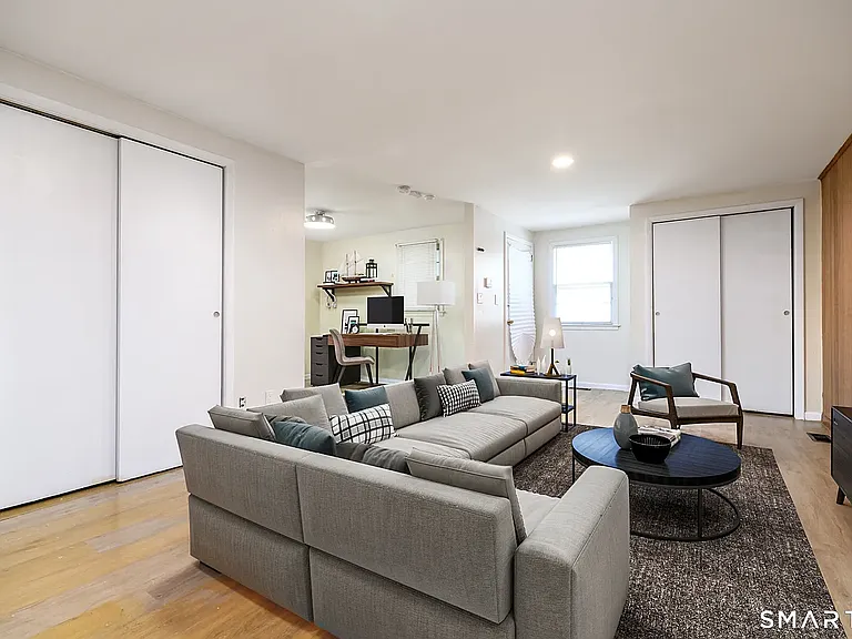472 Anton St — Photo 7