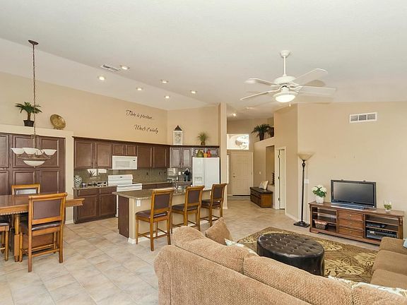 4th image of 4709 E Peartree Ln