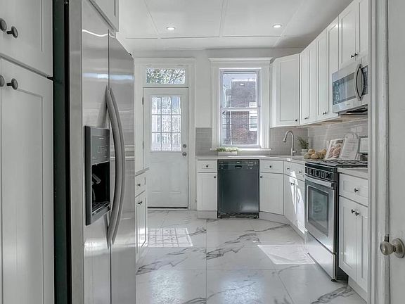 Large Kitchen to accommodate all guests comfortably