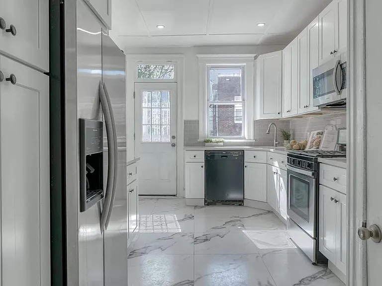 Large Kitchen to accommodate all guests comfortably