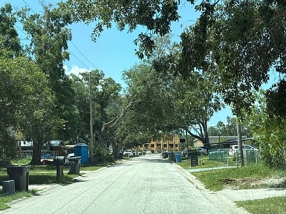 4th image of 4014 McLane Dr