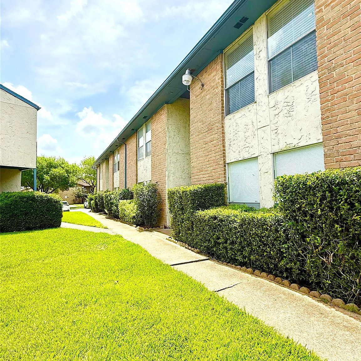2 bed, 2.0 bath, 1024 sqft, $1,000 — Photo 3