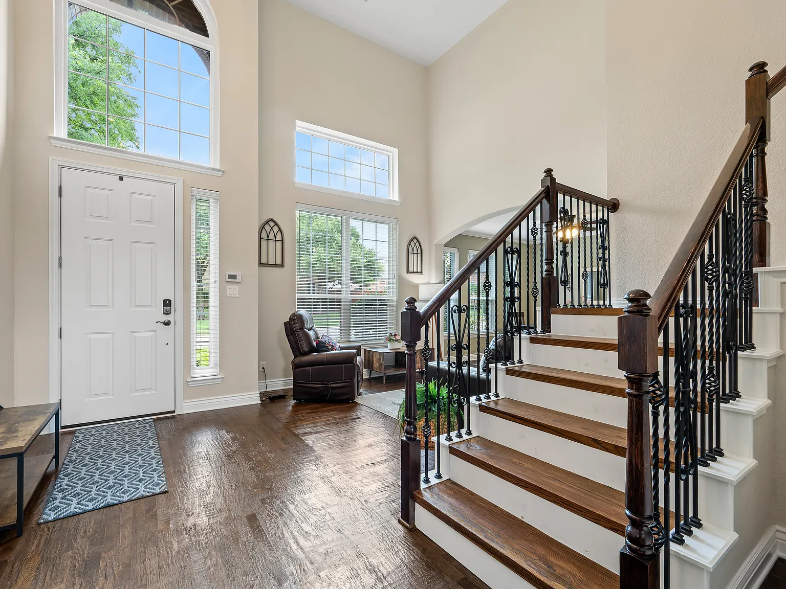 5 bed, 3643 sqft, $6,500 — Photo 4