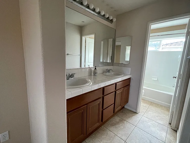 678 Kellogg St #678 — Photo 16