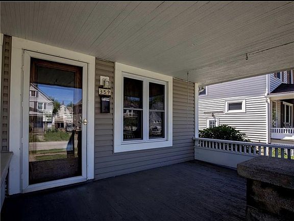 2nd image of 359-361 Oxford Ave #359