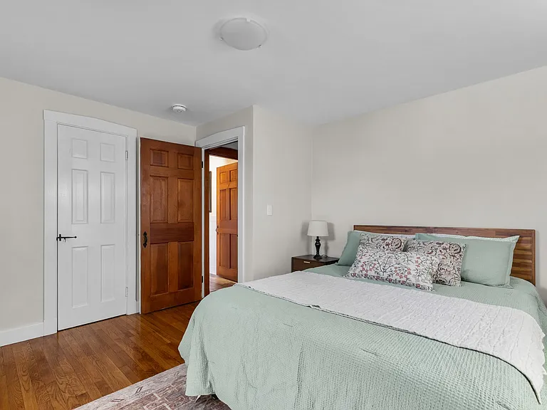 72 Kane Ave — Photo 20