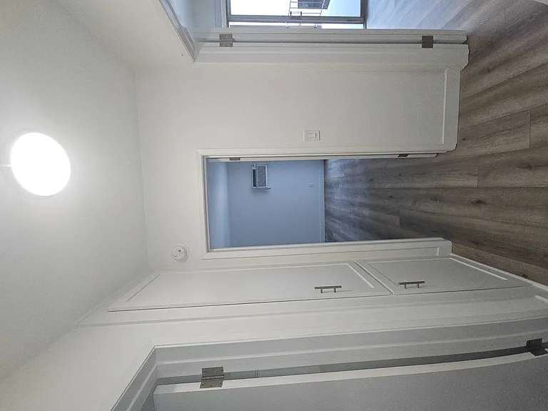 Addison St — Photo 35