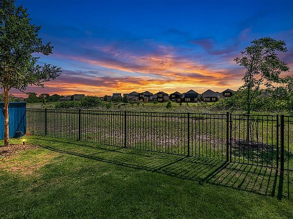 5th image of 720 Skyview Ct