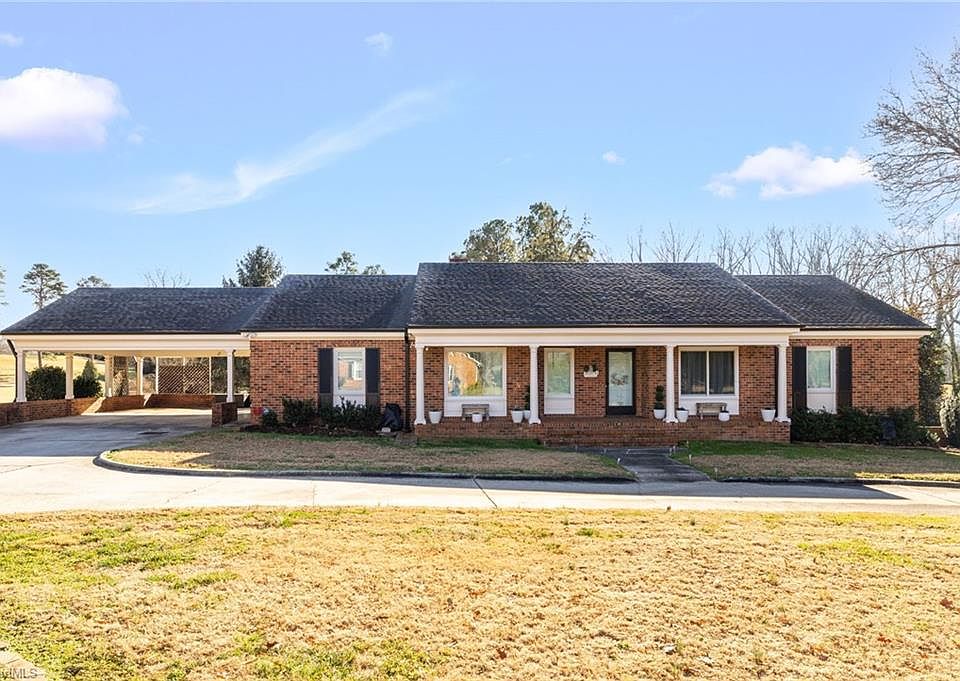 1st image of 4 Chesterfield Ct