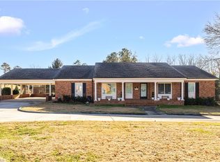 4 Chesterfield Ct, Greensboro, NC 27410