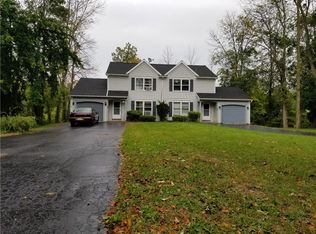 68 Woodstone Cir, Webster, NY 14580