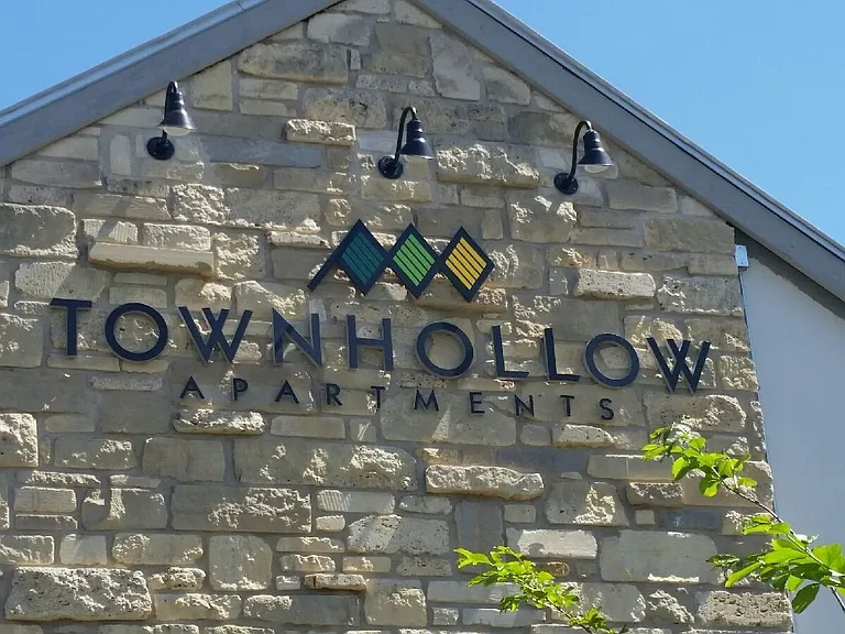 Townhollow Apartments — Photo 29