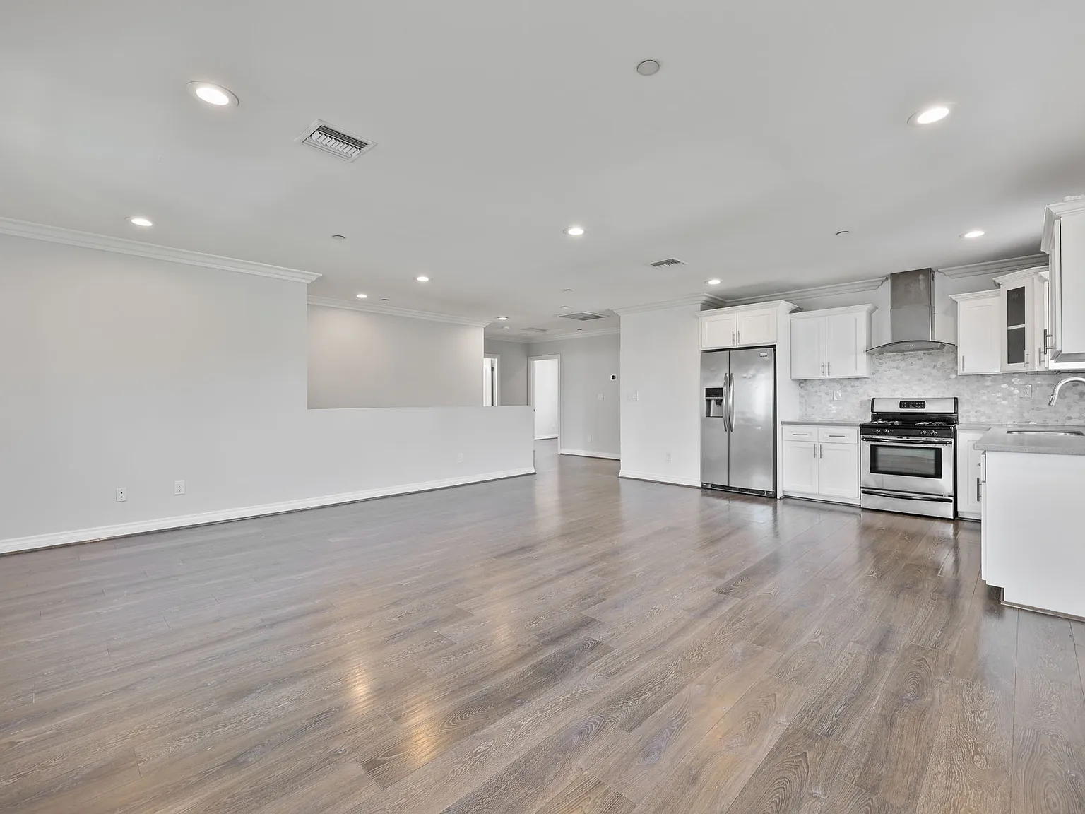 3 bed, 1450 sqft, $3,450 — Photo 3