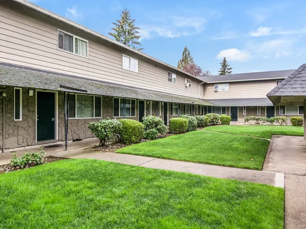 Townhouse Square Apartments