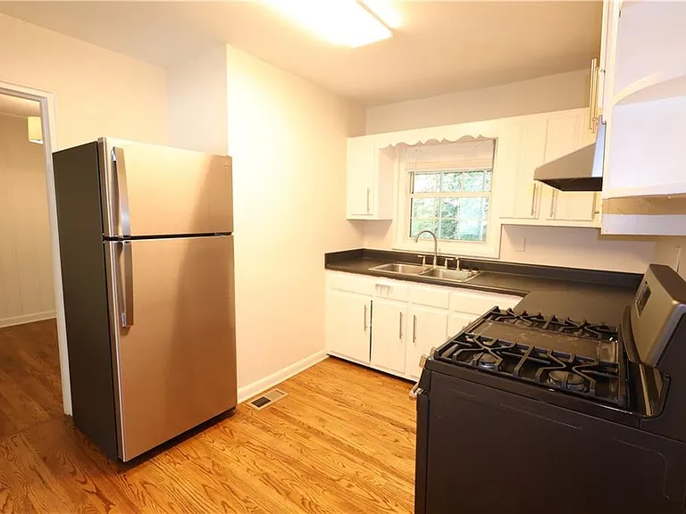 2994 Judylyn Dr — Photo 3