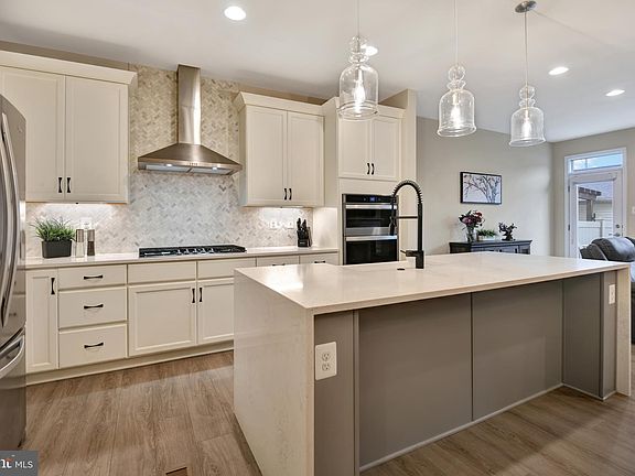 2nd image of 2552 Island Grove Blvd