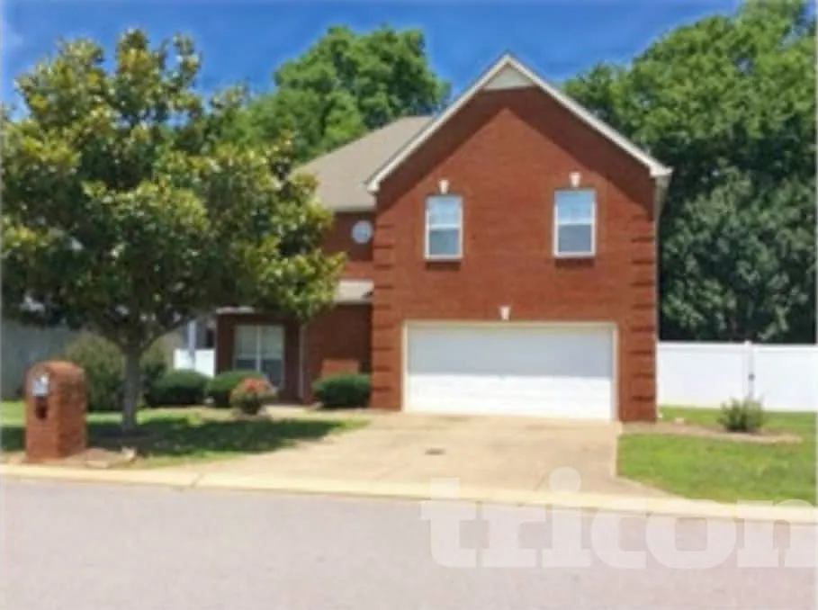 221 Titans Circle Murfreesboro TN — Photo 2