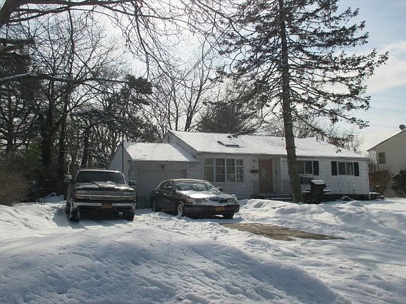 2nd image of 112 Pear St
