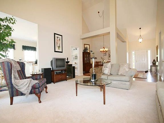 Open floor plan, great for entertaining