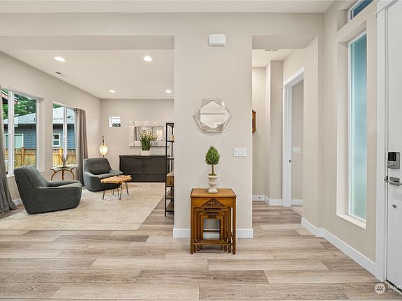 5th image of 14314 Knoll Park Drive E