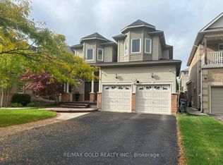 28 Sovereigns Gate, Barrie, ON L4N 0K7