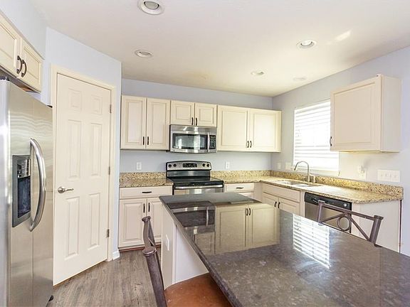 5th image of 15243 Harmon Pl