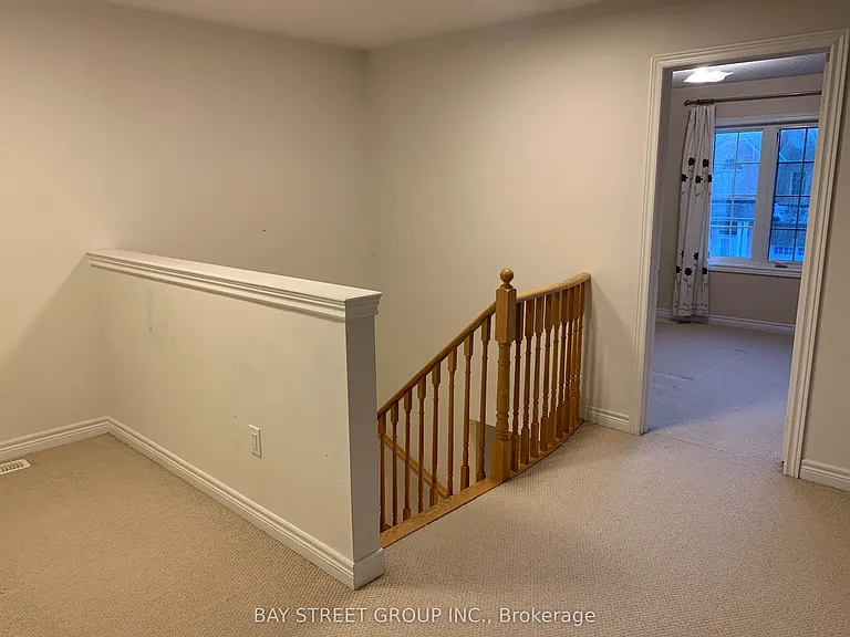 87 Hammersly Blvd — Photo 14